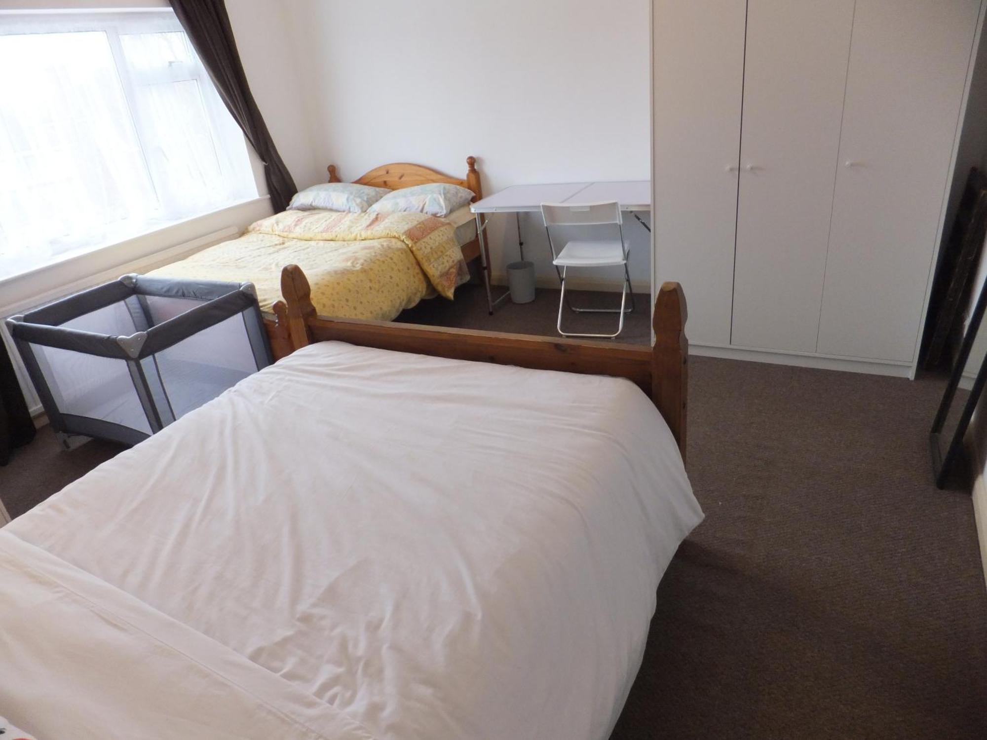 Many Worlds Meet - Eurostar, Wimbledon 30 Mins, Central London, Gatwick 15 Mins - Spacious, Sleeps Up To 16 Plus Cot - Free Wifi, Parking - Next To Lloyd Park, Great For Families, Walkers, Relocators - Ideal For Contractors Croydon Exterior foto